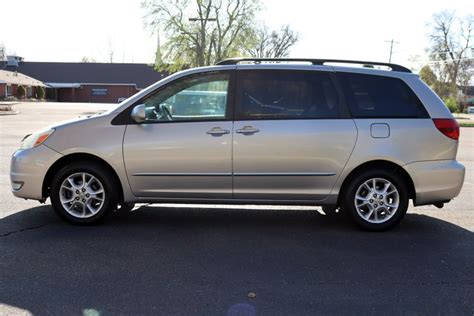 toyota sienna 2005 selling price.